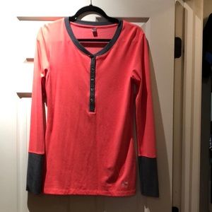 Under armor casual top. Size small
